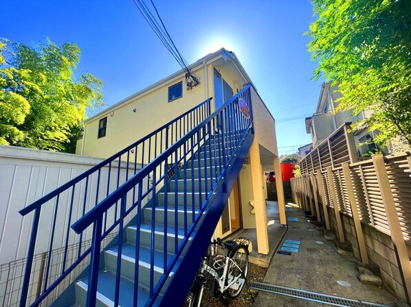 アザレ読売ランドD棟の物件外観写真